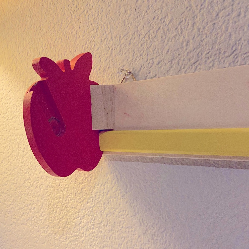 Apple 🍎 Paper Roller Ribbon Holder for DIY Arts & Crafts - Picture 3 of 15